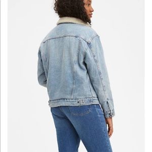 levi’s ex boyfriend sherpa trucker jacket small